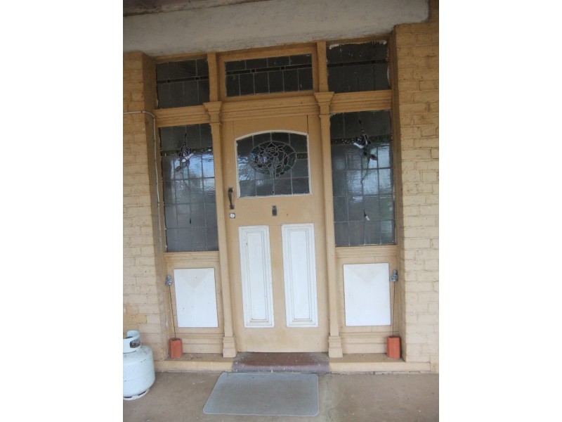 - Maldon Road, Eddington VIC 3472