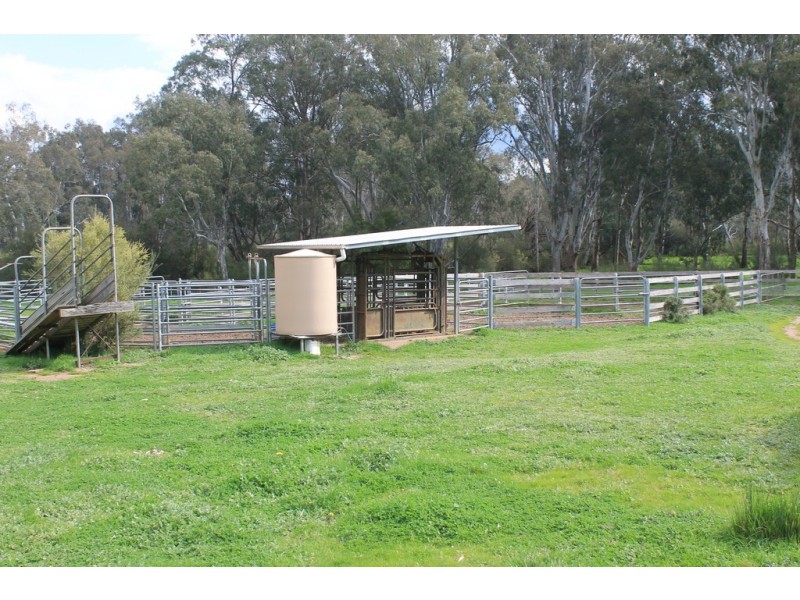 325 Switzerland Road, Ghin Ghin VIC 3717