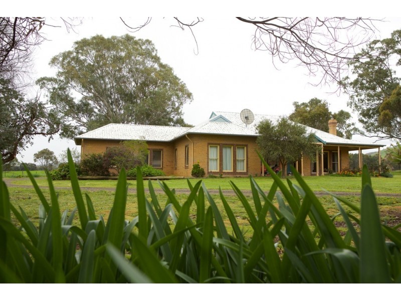 935 Highlands Road, Whiteheads Creek VIC 3660