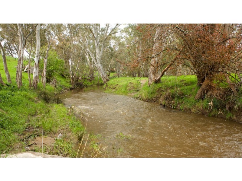 935 Highlands Road, Whiteheads Creek VIC 3660