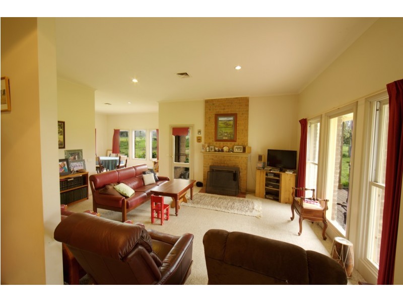 935 Highlands Road, Whiteheads Creek VIC 3660