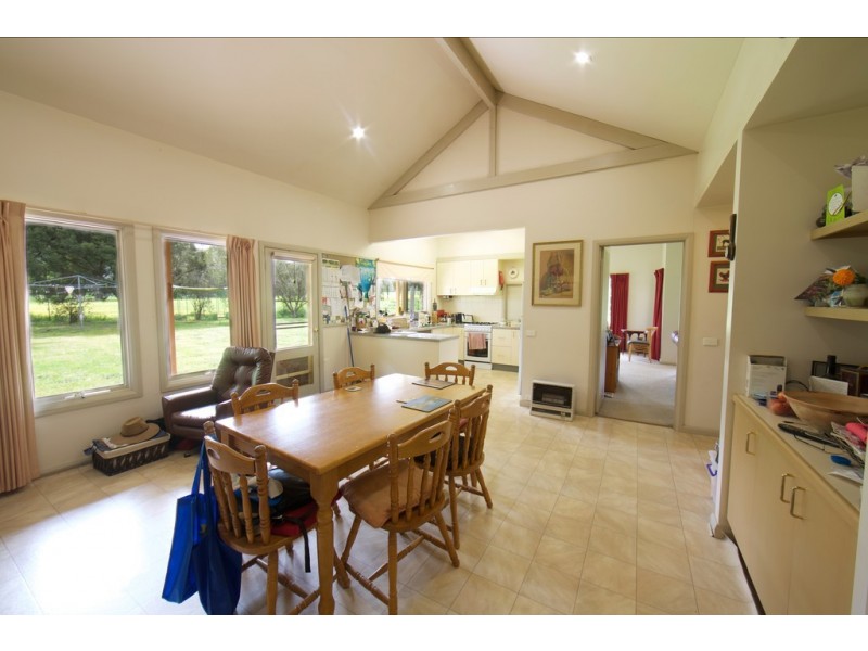 935 Highlands Road, Whiteheads Creek VIC 3660