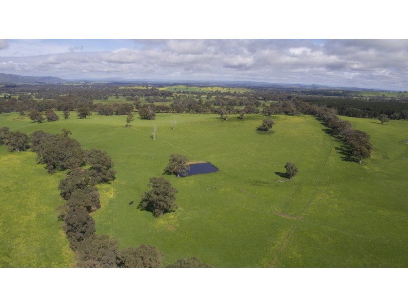 935 Highlands Road, Whiteheads Creek VIC 3660