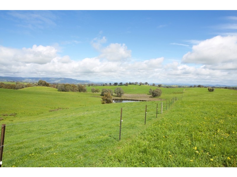 935 Highlands Road, Whiteheads Creek VIC 3660
