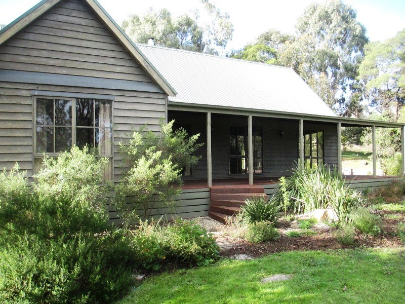 49 HALLS FLAT ROAD, Alexandra VIC 3714