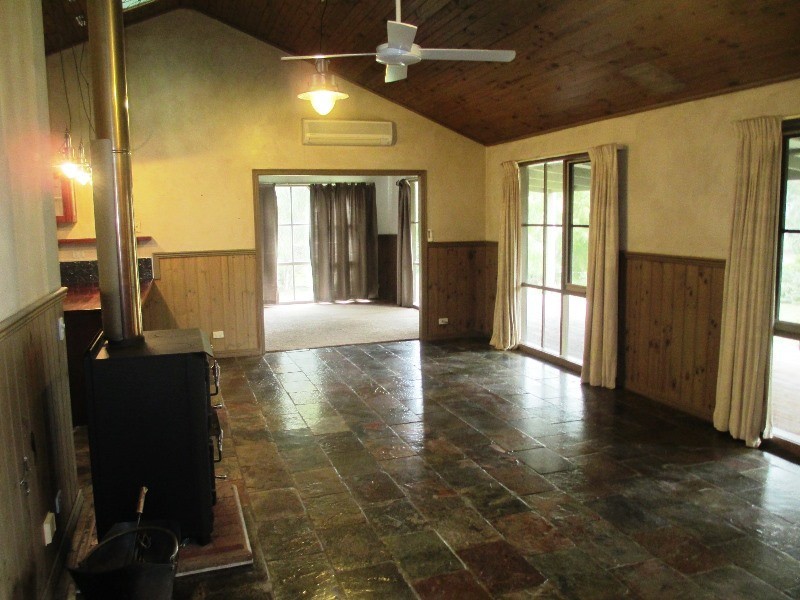 49 HALLS FLAT ROAD, Alexandra VIC 3714