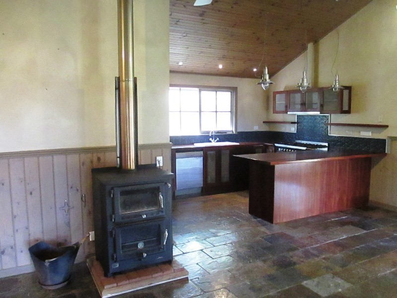 49 HALLS FLAT ROAD, Alexandra VIC 3714