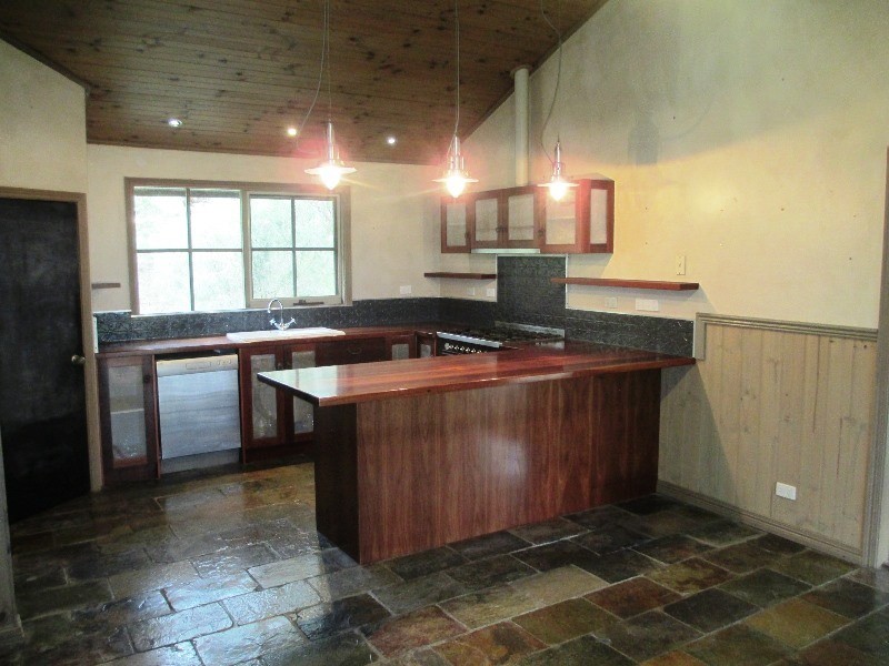 49 HALLS FLAT ROAD, Alexandra VIC 3714