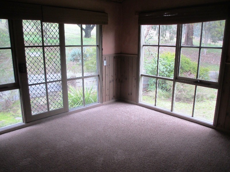 49 HALLS FLAT ROAD, Alexandra VIC 3714