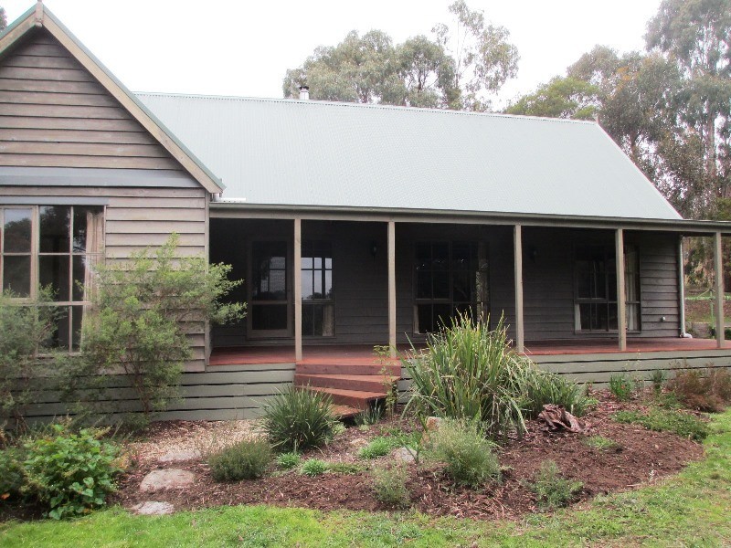 49 HALLS FLAT ROAD, Alexandra VIC 3714