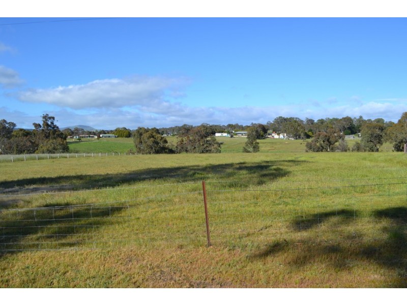 75 West Road, Pyalong VIC 3521