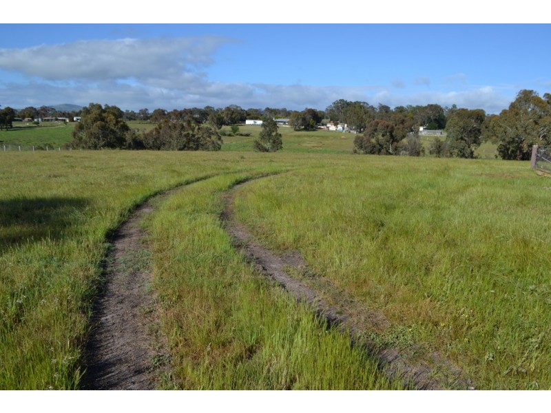 75 West Road, Pyalong VIC 3521