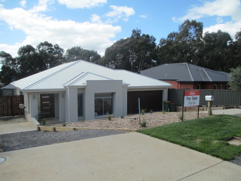 37 PENDLEBURY STREET, Alexandra VIC 3714