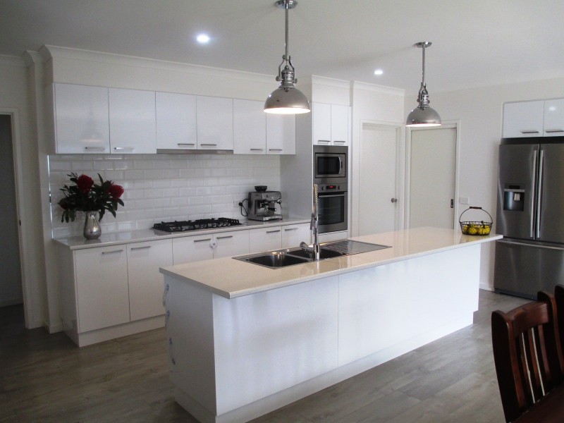 37 PENDLEBURY STREET, Alexandra VIC 3714