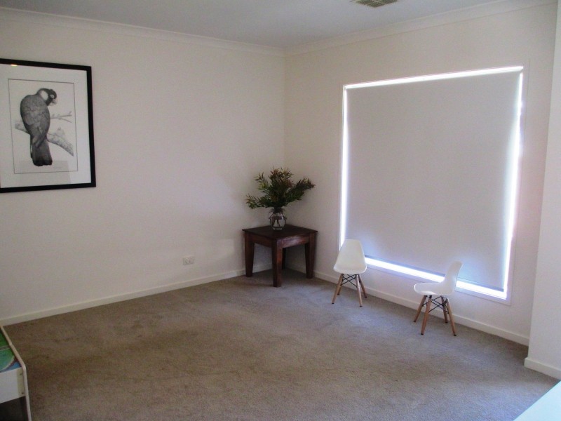 37 PENDLEBURY STREET, Alexandra VIC 3714