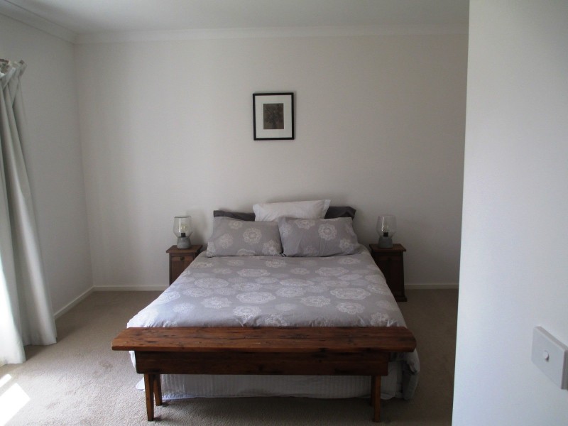 37 PENDLEBURY STREET, Alexandra VIC 3714