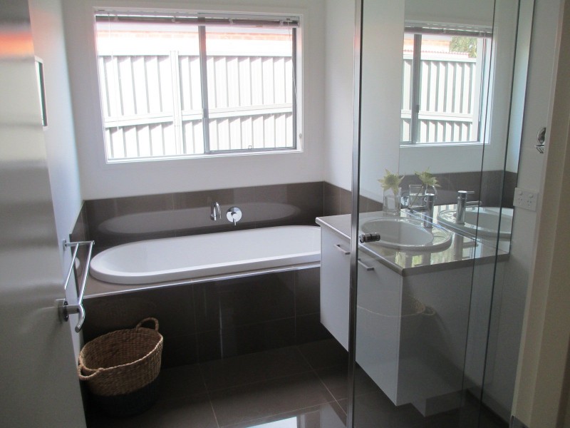 37 PENDLEBURY STREET, Alexandra VIC 3714