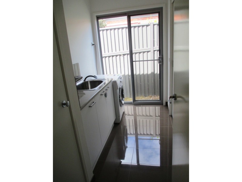 37 PENDLEBURY STREET, Alexandra VIC 3714