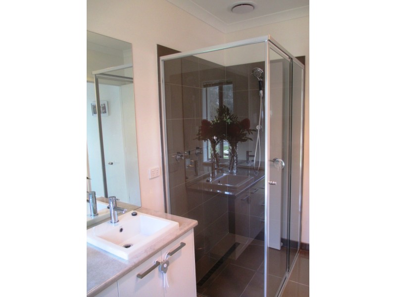 37 PENDLEBURY STREET, Alexandra VIC 3714