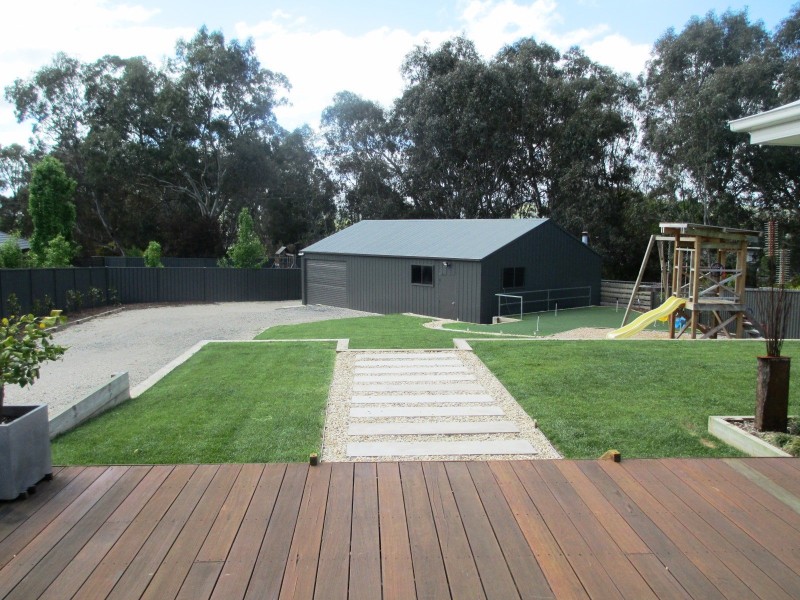 37 PENDLEBURY STREET, Alexandra VIC 3714