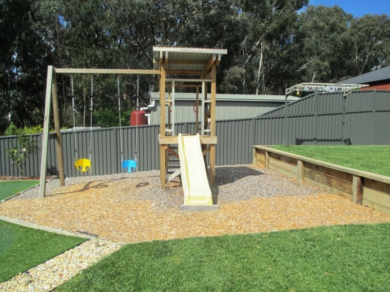 37 PENDLEBURY STREET, Alexandra VIC 3714