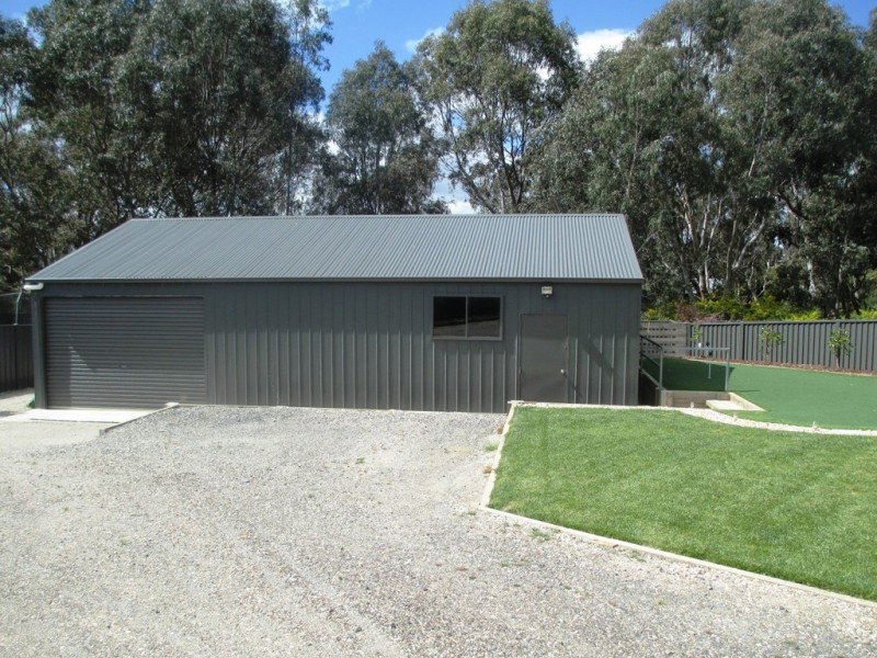 37 PENDLEBURY STREET, Alexandra VIC 3714