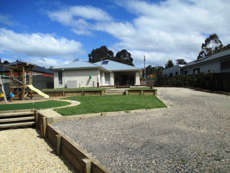 37 PENDLEBURY STREET, Alexandra VIC 3714