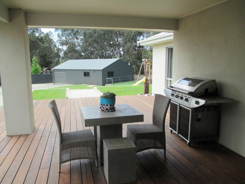 37 PENDLEBURY STREET, Alexandra VIC 3714