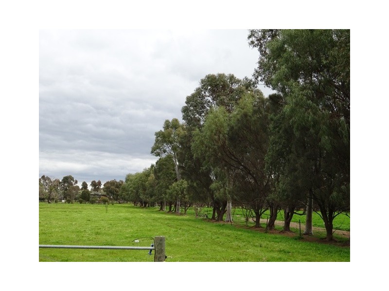 537 MITIAMO ROAD, Echuca VIC 3564