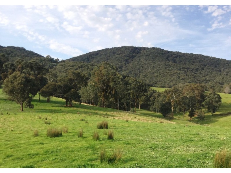 Part 325 Switzerland Road, Ghin Ghin VIC 3717