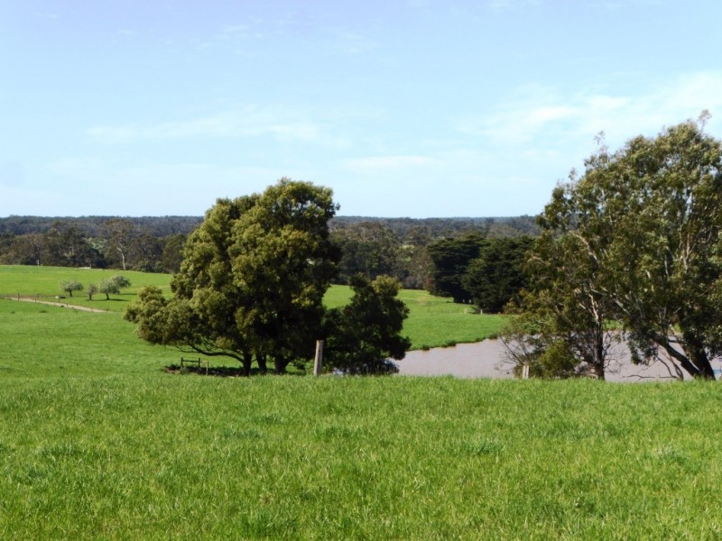 130 and 138 Rooneys Road, Panmure VIC 3265