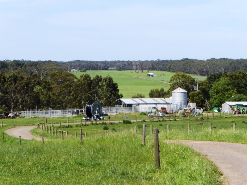 130 and 138 Rooneys Road, Panmure VIC 3265