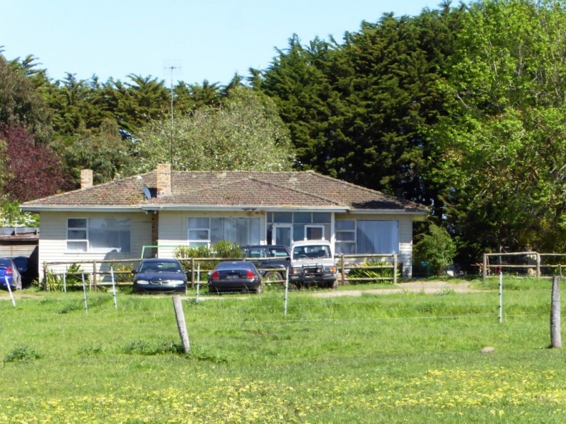 130 and 138 Rooneys Road, Panmure VIC 3265