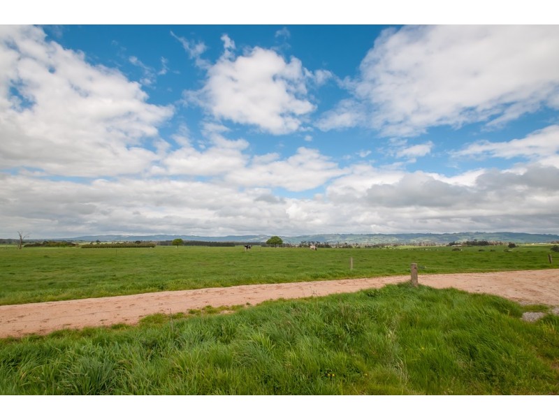 135 BROOKERS ROAD, Darnum VIC 3822
