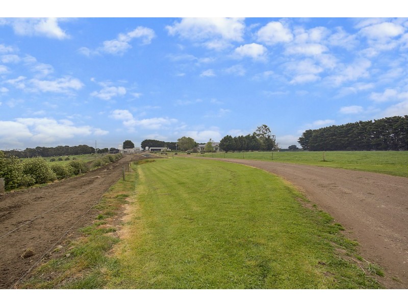 138 HALLOWELLS ROAD, Cudgee VIC 3265