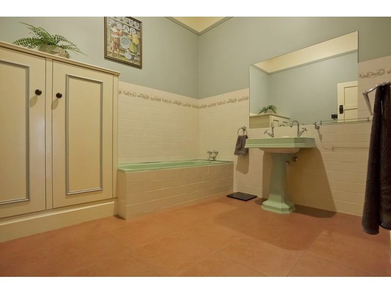 138 HALLOWELLS ROAD, Cudgee VIC 3265