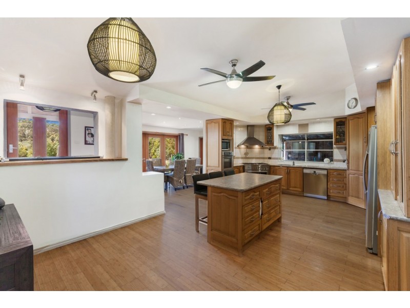 37 Dry Creek Crescent, Wandong VIC 3758