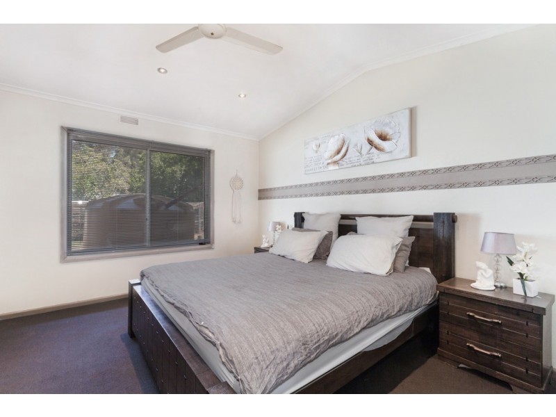 37 Dry Creek Crescent, Wandong VIC 3758