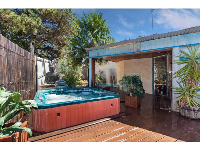 37 Dry Creek Crescent, Wandong VIC 3758