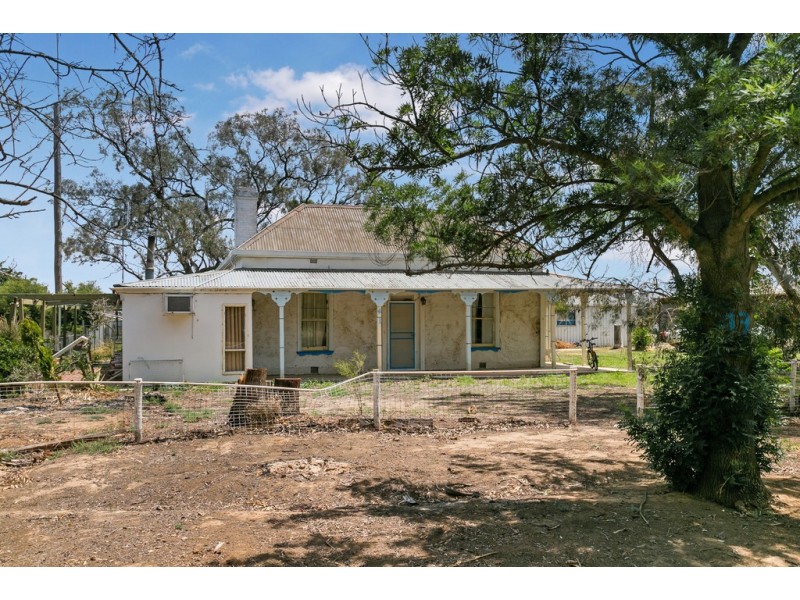 18 Lyons Road, Milnes Bridge VIC 3579
