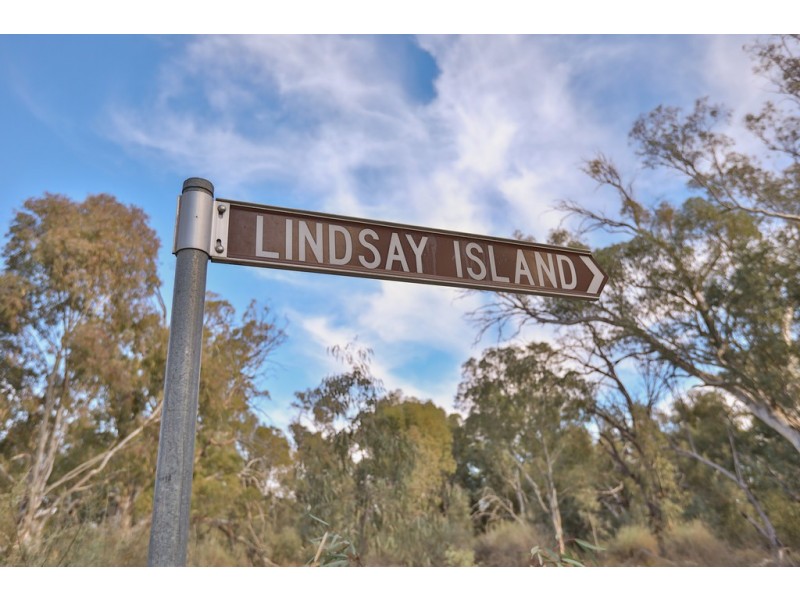 - Old Mail Road, Cullulleraine VIC 3496