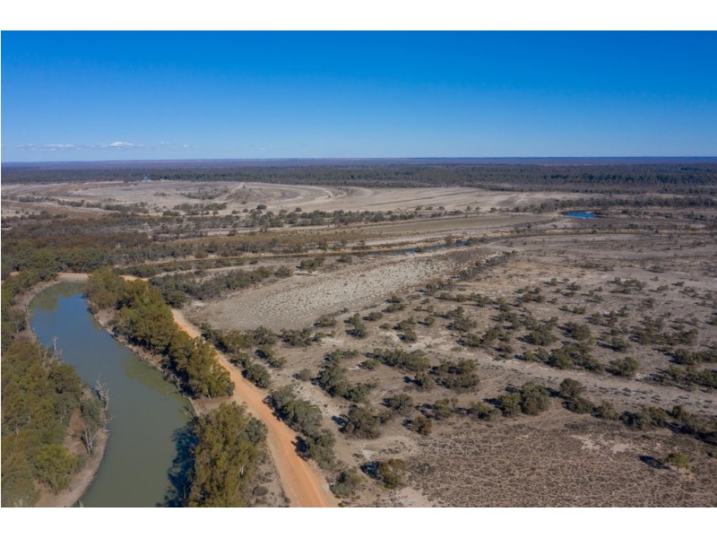- Rufus River Road, Wentworth NSW 2648