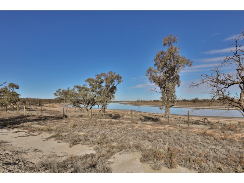 - Old Renmark Mail Road, Wentworth NSW 2648