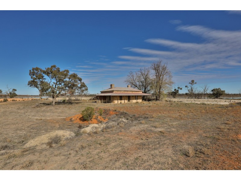 - Old Renmark Mail Road, Wentworth NSW 2648