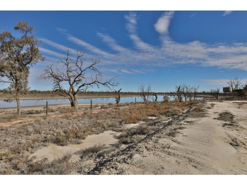 - Old Renmark Mail Road, Wentworth NSW 2648