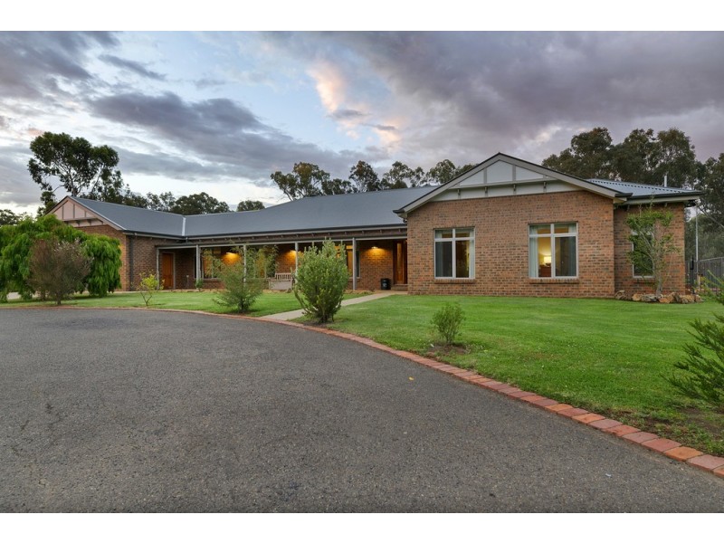 11 Edgewater Road, Kialla VIC 3631