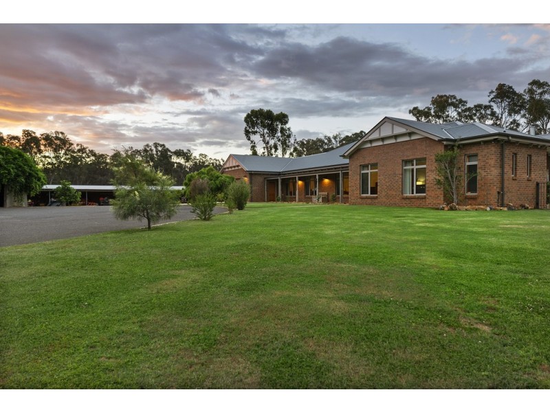 11 Edgewater Road, Kialla VIC 3631