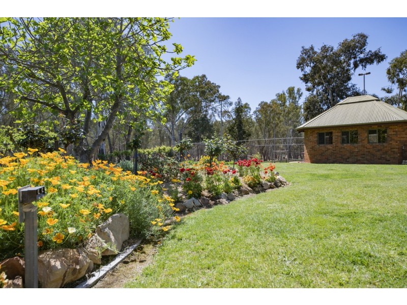 11 Edgewater Road, Kialla VIC 3631