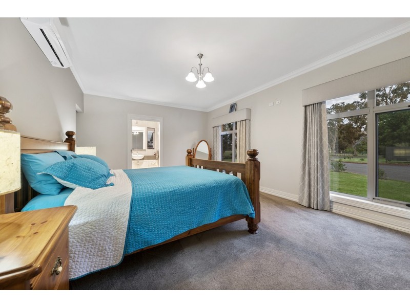 11 Edgewater Road, Kialla VIC 3631