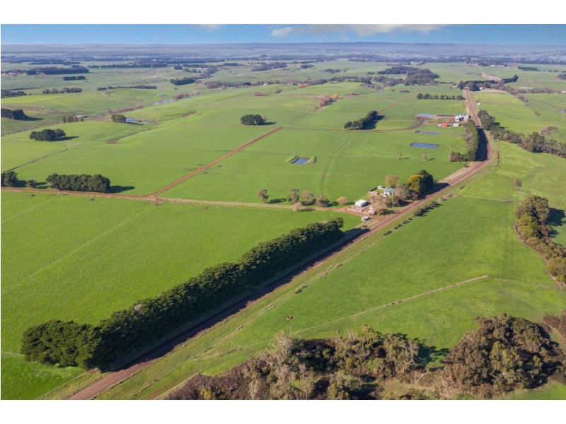 789 Bucks Road, Simpson VIC 3266